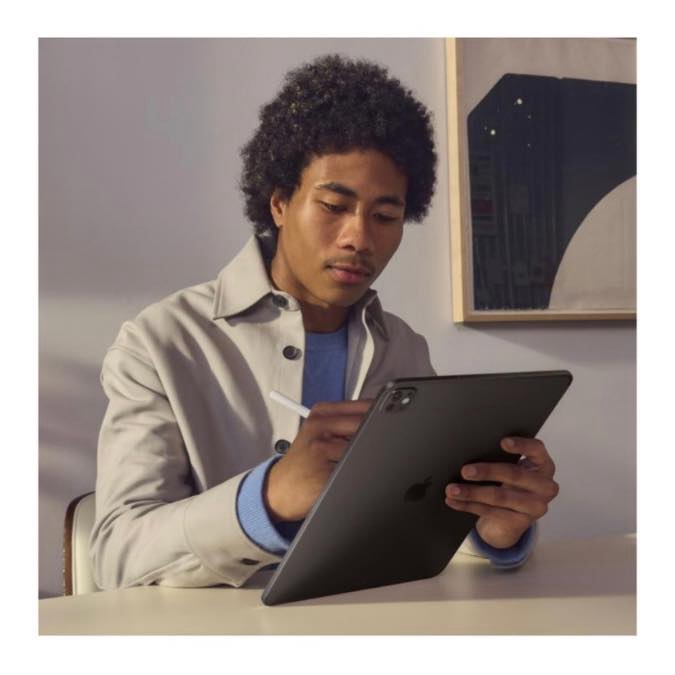 Apple iPad Pro M4 2024 13 pouces : Écran Ultra Retina XDR, 256 Go, Caméra Avant 12 Mpx Horizontale/Appareil Photo arrière 12 Mpx, Wi-FI 6E + 5G - Noir sidéral – Image 8