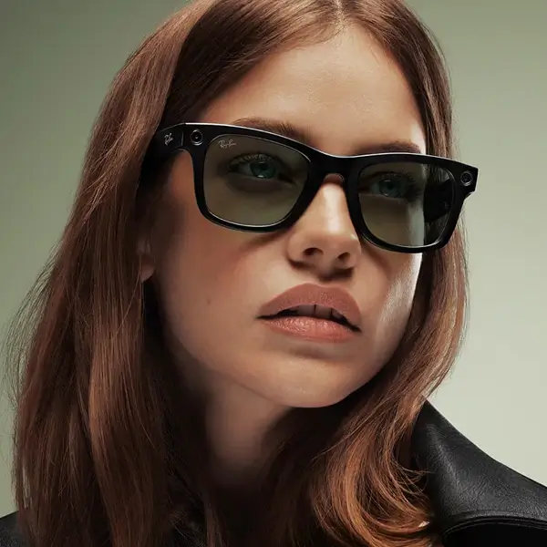 Lunette connectée Ray-Ban Meta 2e Gen Wayfarer Shiny Black, Mémoire flash de 32Go/500+photos ou 100+vidéos de 30s, Transition Graphite Vert – Image 2